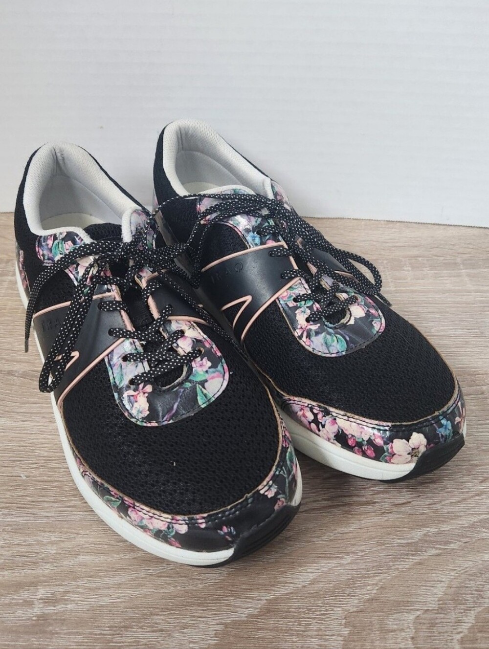 Traq By Alegria Qarma 2 Wonderland Lace Up Sneaker Women's Size US 9.5/10 EU 40